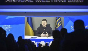A Davos, une minute de silence pour les victimes de l'accident d'hélicoptère à Brovary, en Ukraine