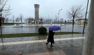 Reportage en Albanie, pays qui perd sa jeunesse, "son oxygène"