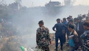 Images du site de l'accident d'un avion avec 72 personnes à bord au Népal