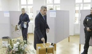 République Tchèque: l’ex-premier ministre et candidat Andrej Babis vote à l’élection présidentielle