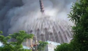 Indonésie: le vaste dôme d'une mosquée s'effondre dans un incendie
