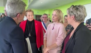 Anzin-Saint-Aubin: des parents face a la ministre Genevieve Darrieusecq