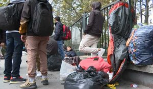 À Paris, un campement d'un millier de migrants évacué