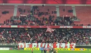 Football (Ligue 2) : les supporters de Valenciennes fêtent la victoire contre Guingamp