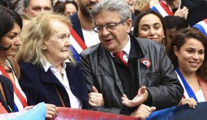 La gauche déferle à Paris, Mélenchon entrevoit un "nouveau Front populaire"