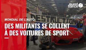 VIDÉO. Des militants se collent à des voitures de sport au Mondial de l'auto