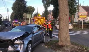 Saint-Omer: une voiture finit sa course sur le trottoir après un accident