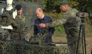 Le chancelier allemand Olaf Scholz visite les troupes de la Bundeswehr