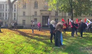 Rassemblement des manifestants et des syndicats devant la préfecture d’Arras