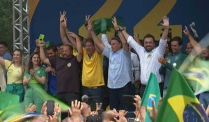 Brésil: Bolsonaro en campagne pour gagner des électeurs dans l'État de Rio