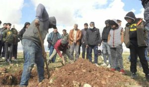 Les Syriens enterrent les victimes du séisme meurtrier