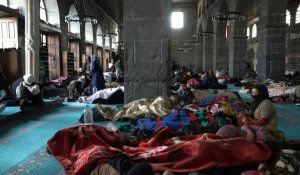 Séisme en Turquie: à Diyarbakir, des réfugiés syriens s'abritent dans une mosquée