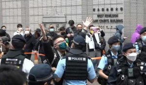 Manifestation devant le tribunal à Hong Kong à l'ouverture du procès de militants pro-démocratie