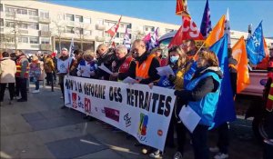 Les discours des syndicats place d'Armes à Calais mardi 7 février