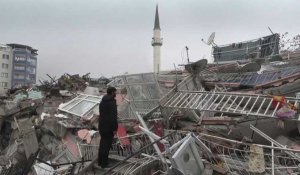 Séisme en Turquie et Syrie: le bilan s'aggrave, plus de 5.000 morts