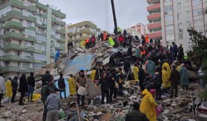 Turquie: déblaiement des décombres suite au séisme