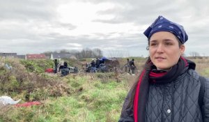 Calais : opération de ramassage des déchets dans les camps de migrants