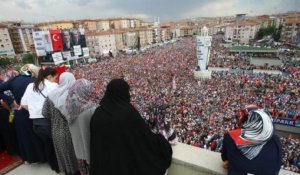 Journée sous haute tension : pro et anti-Erdogan se sont rassemblés à Istanbul