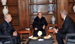 Des photos de Bouteflika pour faire taire les rumeurs sur son état de santé