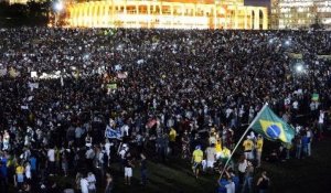 Un million de Brésiliens descendent dans la rue, un premier manifestant tué