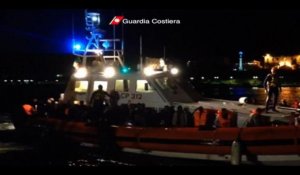 Italie: près de 700 migrants secourus au large de la Sicile