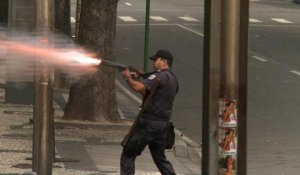 Brésil: heurts entre professeurs et policiers à Rio