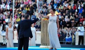 Départ du relais de la flamme olympique à Moscou sur de fond de contestation