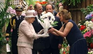 À Paris, la reine Elisabeth II exprime son "affection" pour la France