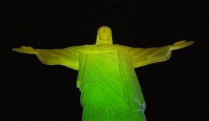 Le Christ Rédempteur de Rio s'illumine aux couleurs du Mondial