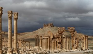 L'armée syrienne bombarde Palmyre