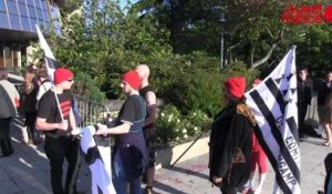 Manifestation de militants bretons devant le tribunal correctionnel de Rennes