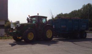 La FDSEA et Les Jeunes agriculteurs du Morbihan fouillent des camions de porc