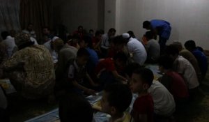 A Alep, table ouverte au profit des pauvres pendant le ramadan