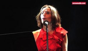 Luz Casal chante corse