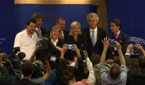 Marine Le Pen crée un groupe au Parlement européen
