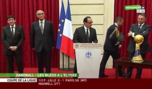 François Hollande honore «des Experts gagnants», qui font le show à l'Elysée