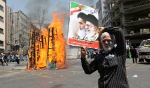 Des dizaines de milliers d'Iraniens manifestent contre Israël et Riyad