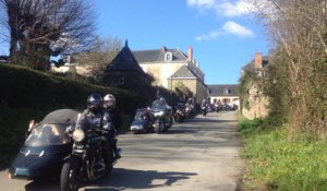 Rassemblement de side-cars. Passage à Brulon