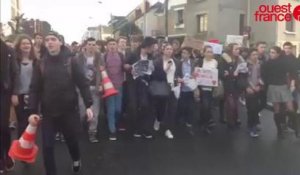 Charlie Hebdo : des lycéens défilent à Rennes
