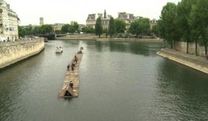 Un train de bois sur la Seine, comme au XIXème siècle