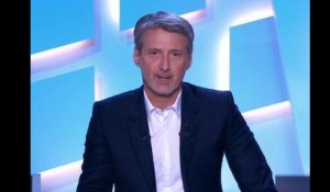 Antoine De Caunes rend un hommage à Alain de Greef - ZAPPING TÉLÉ DU 01/07/2015