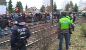 Berlin: néonazis et habitants manifestent contre les réfugiés