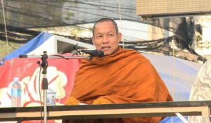 Bangkok: un moine leader des manifestants, devoir ou sacrilège?