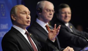 Poutine s'élève contre l'ingérence de l'UE en Ukraine