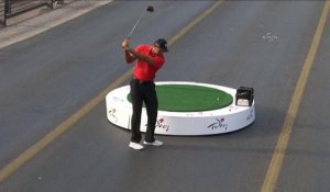 Tiger Woods fait d'un pont sur le Bosphore un terrain de golf