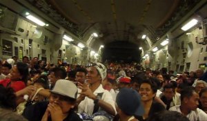Les survivants aux Philippines sont évacués par avion