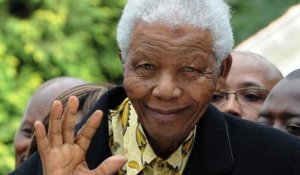 En images : veillée de prière improvisée devant la demeure de Nelson Mandela