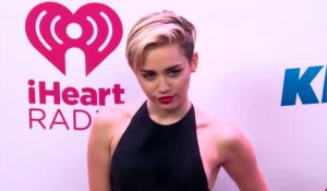 Miley Cyrus nie les affirmations de Joe Jonas