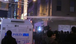 Turquie: la police disperse des manifestants anti-Erdogan
