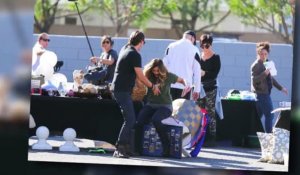 Kim Kardashian se prend les pieds durant un vide-grenier caritatif